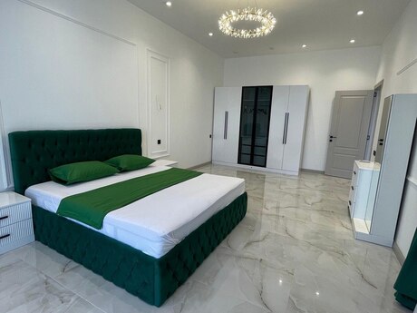 4 otaqlı həyət evi/bağ evi - Buzovna q. - 250 m²