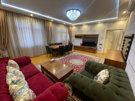 4 otaqlı yeni tikili - Şah İsmayıl Xətai m. - 200 m²