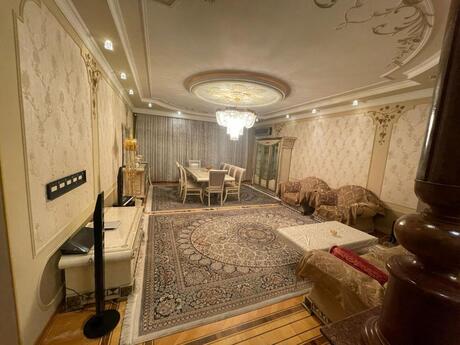 4 otaqlı yeni tikili - 8 Noyabr m. - 220 m²