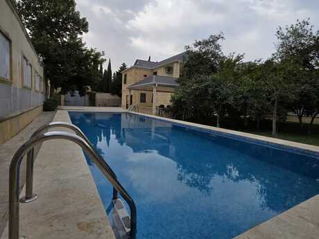 6 otaqlı həyət evi/bağ evi - Novxanı q. - 300 m²