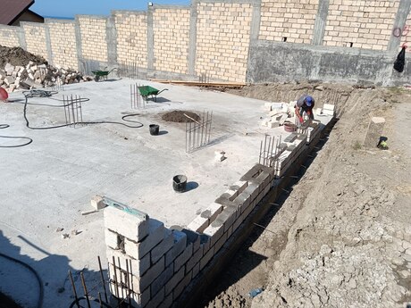8 otaqlı həyət evi/bağ evi - Novxanı q. - 264 m²