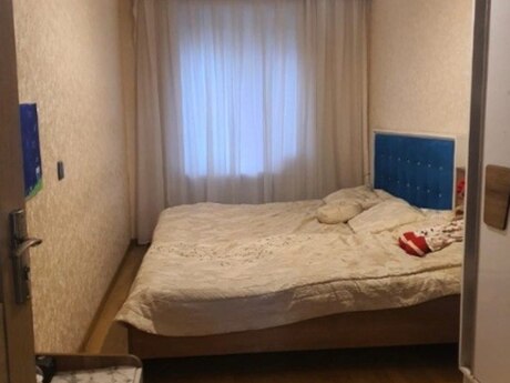 3 otaqlı köhnə tikili - İnşaatçılar m. - 80 m²