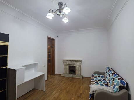 3 otaqlı köhnə tikili - Buzovna q. - 90 m²