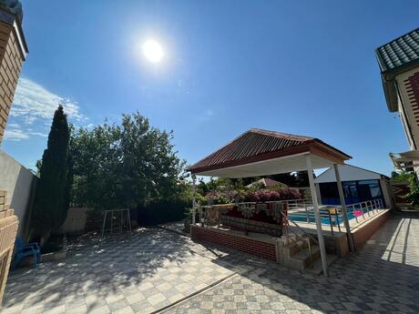 9 otaqlı həyət evi/bağ evi - Novxanı q. - 350 m²