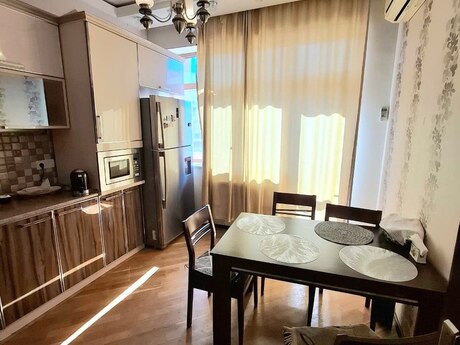 2 otaqlı yeni tikili - Elmlər Akademiyası m. - 82 m²