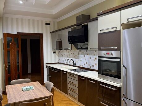 3 otaqlı yeni tikili - 28 May m. - 160 m²