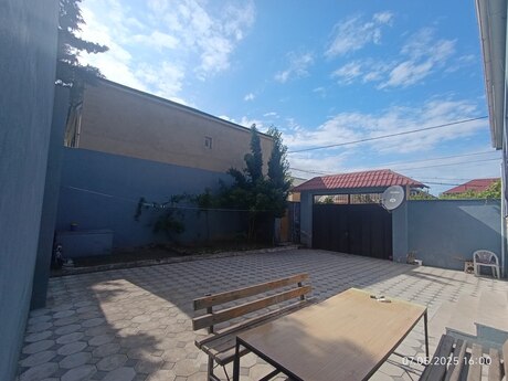 4 otaqlı həyət evi/bağ evi - Qaraçuxur q. - 160 m²