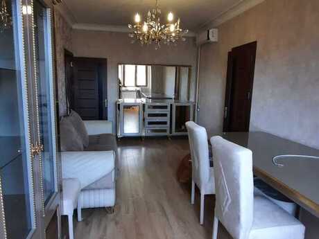 2 otaqlı köhnə tikili - 8-ci mikrorayon q. - 65 m²