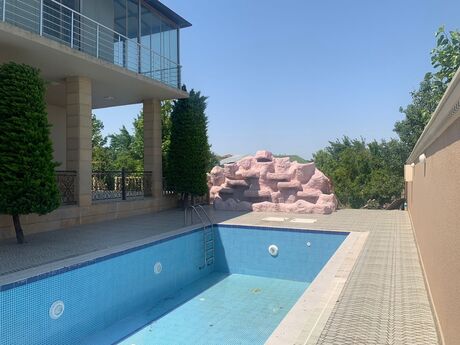 5 otaqlı həyət evi/bağ evi - Novxanı q. - 250 m²