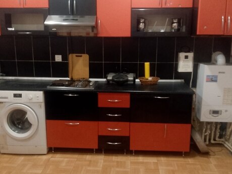 3 otaqlı həyət evi/bağ evi - İnşaatçılar m. - 70 m²
