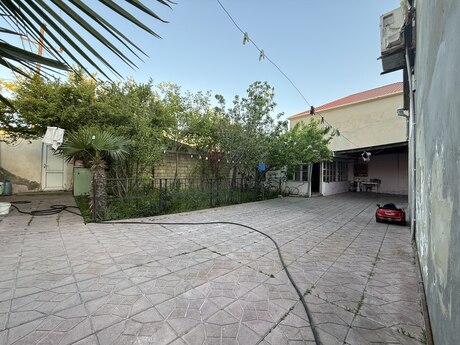 5 otaqlı həyət evi/bağ evi - Binəqədi q. - 130 m²
