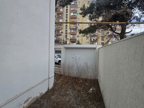 7 otaqlı həyət evi/bağ evi - Yasamal q. - 210 m²
