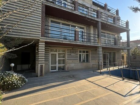 10 otaqlı həyət evi/bağ evi - Şüvəlan q. - 740 m²