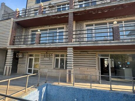 10 otaqlı həyət evi/bağ evi - Şüvəlan q. - 740 m²