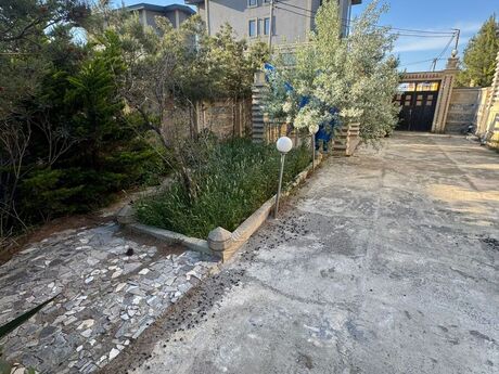 10 otaqlı həyət evi/bağ evi - Şüvəlan q. - 740 m²