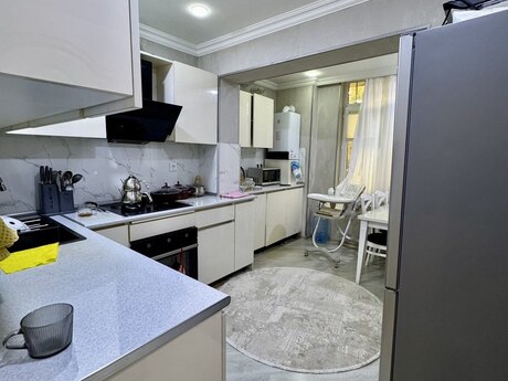 4 otaqlı köhnə tikili - İnşaatçılar m. - 110 m²