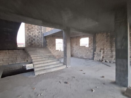 8 otaqlı həyət evi/bağ evi - Novxanı q. - 500 m²
