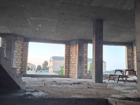8 otaqlı həyət evi/bağ evi - Novxanı q. - 500 m²