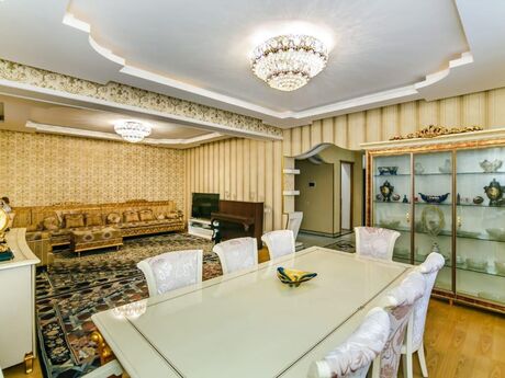 6 otaqlı həyət evi/bağ evi - Gənclik m. - 350 m²