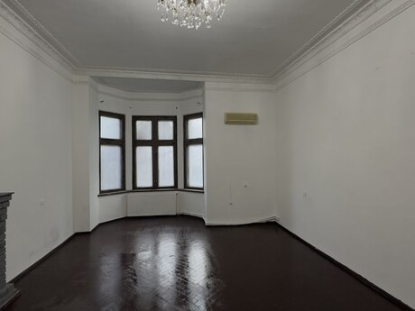 Obyekt - 28 May m. - 160 m²