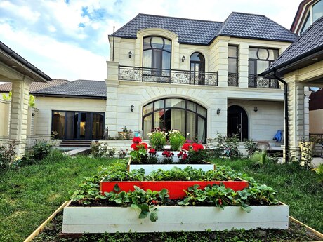 6 otaqlı həyət evi/bağ evi - Sumqayıt - 370 m²