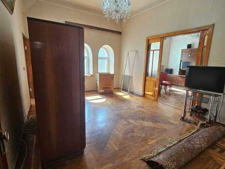2 otaqlı köhnə tikili - 28 May m. - 60 m²