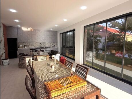 5 otaqlı həyət evi/bağ evi - Mərdəkan q. - 384 m²