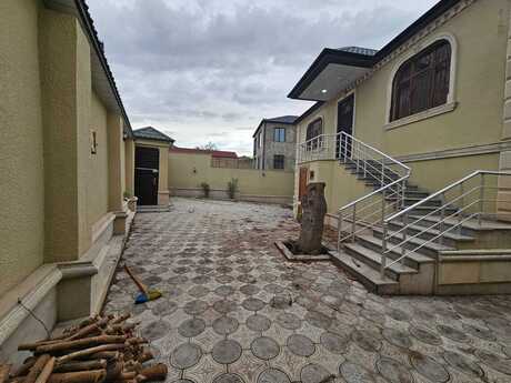 5 otaqlı həyət evi/bağ evi - Novxanı q. - 260 m²
