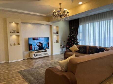 4 otaqlı yeni tikili - Şah İsmayıl Xətai m. - 181 m²