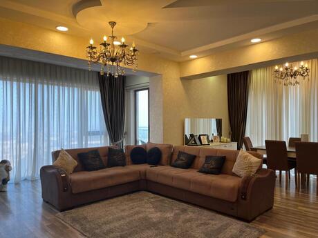 4 otaqlı yeni tikili - Şah İsmayıl Xətai m. - 181 m²