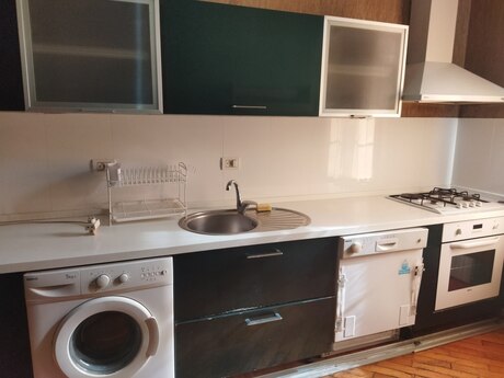 3 otaqlı köhnə tikili - Sahil m. - 90 m²