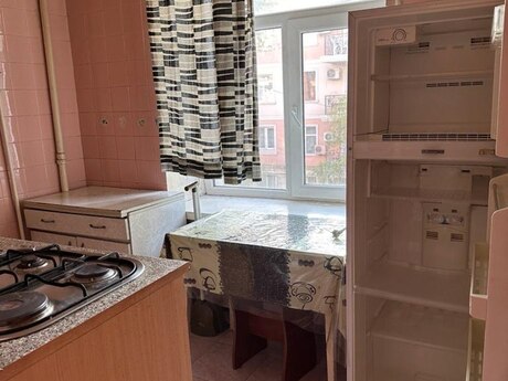 3 otaqlı köhnə tikili - 28 May m. - 75 m²