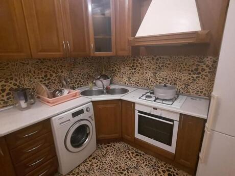 2 otaqlı köhnə tikili - 28 May m. - 100 m²