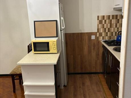 1 otaqlı köhnə tikili - İnşaatçılar m. - 35 m²