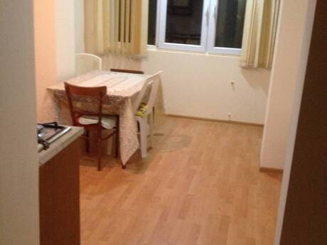 4 otaqlı köhnə tikili - Bakıxanov q. - 100 m²