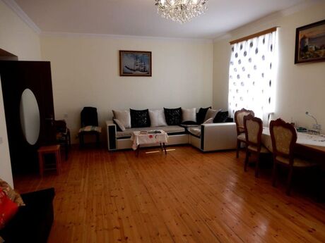 5 otaqlı həyət evi/bağ evi - Novxanı q. - 230 m²