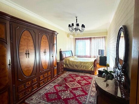 4 otaqlı yeni tikili - 8 Noyabr m. - 190 m²