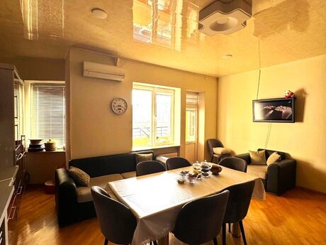4 otaqlı yeni tikili - 8 Noyabr m. - 190 m²
