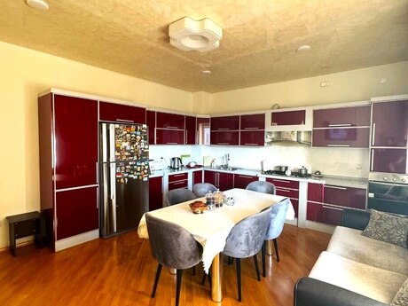 4 otaqlı yeni tikili - 8 Noyabr m. - 190 m²