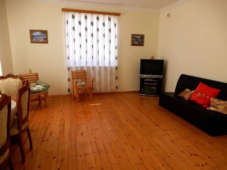 5 otaqlı həyət evi/bağ evi - Novxanı q. - 230 m²