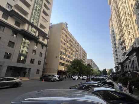 3 otaqlı köhnə tikili - Elmlər Akademiyası m. - 85 m²