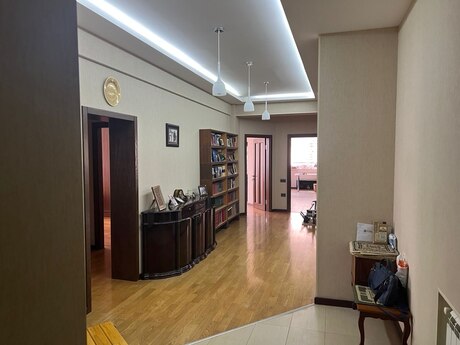 4-комн. новостройка - м. Элмляр Академиясы - 183 м²