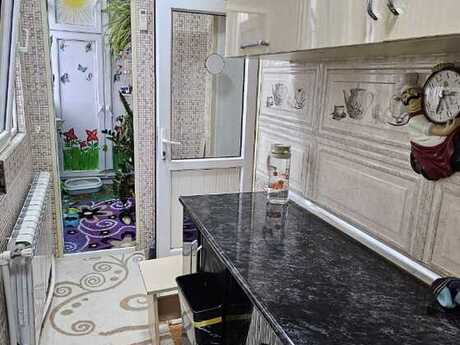 3 otaqlı köhnə tikili - Bakıxanov q. - 61 m²