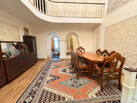 7 otaqlı həyət evi/bağ evi - Gənclik m. - 460 m²