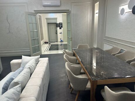3-комн. новостройка - м. 28 мая - 178 м²