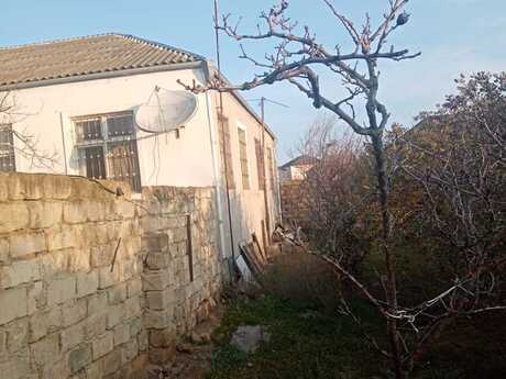 4 otaqlı həyət evi/bağ evi - Novxanı q. - 140 m²