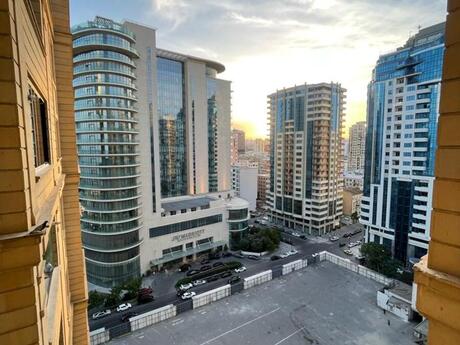 3 otaqlı yeni tikili - 28 May m. - 130 m²