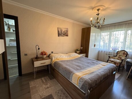 3 otaqlı köhnə tikili - Xalqlar Dostluğu m. - 70 m²