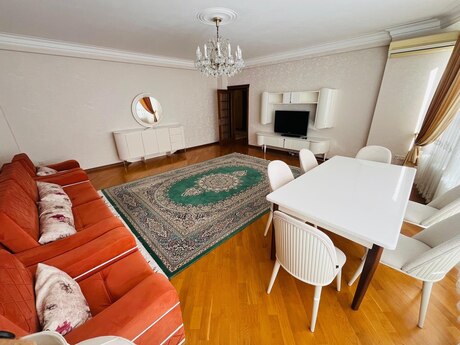 5 otaqlı yeni tikili - 28 May m. - 200 m²