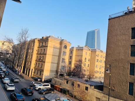 5 otaqlı yeni tikili - 28 May m. - 200 m²